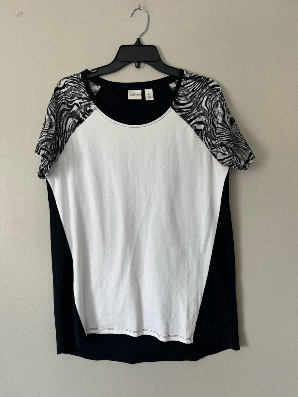 Chicos Zenergy Black & White Long T Shirt tunic Size Small Chico 1